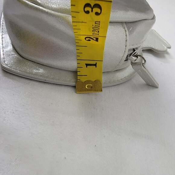 Faith Trust and Pixie Dust - Adorable Disney Cosmetic Case - Picture 10 of 10